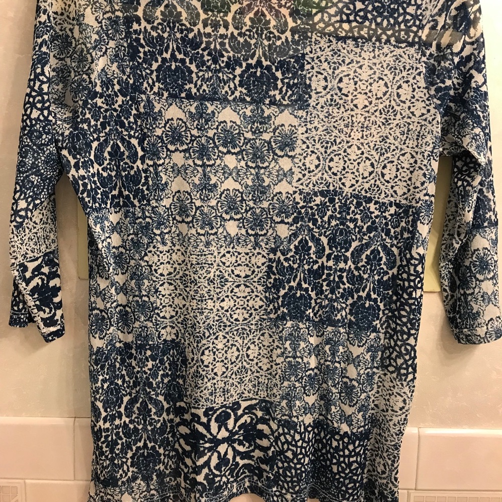 Top - Picture 2 of 4